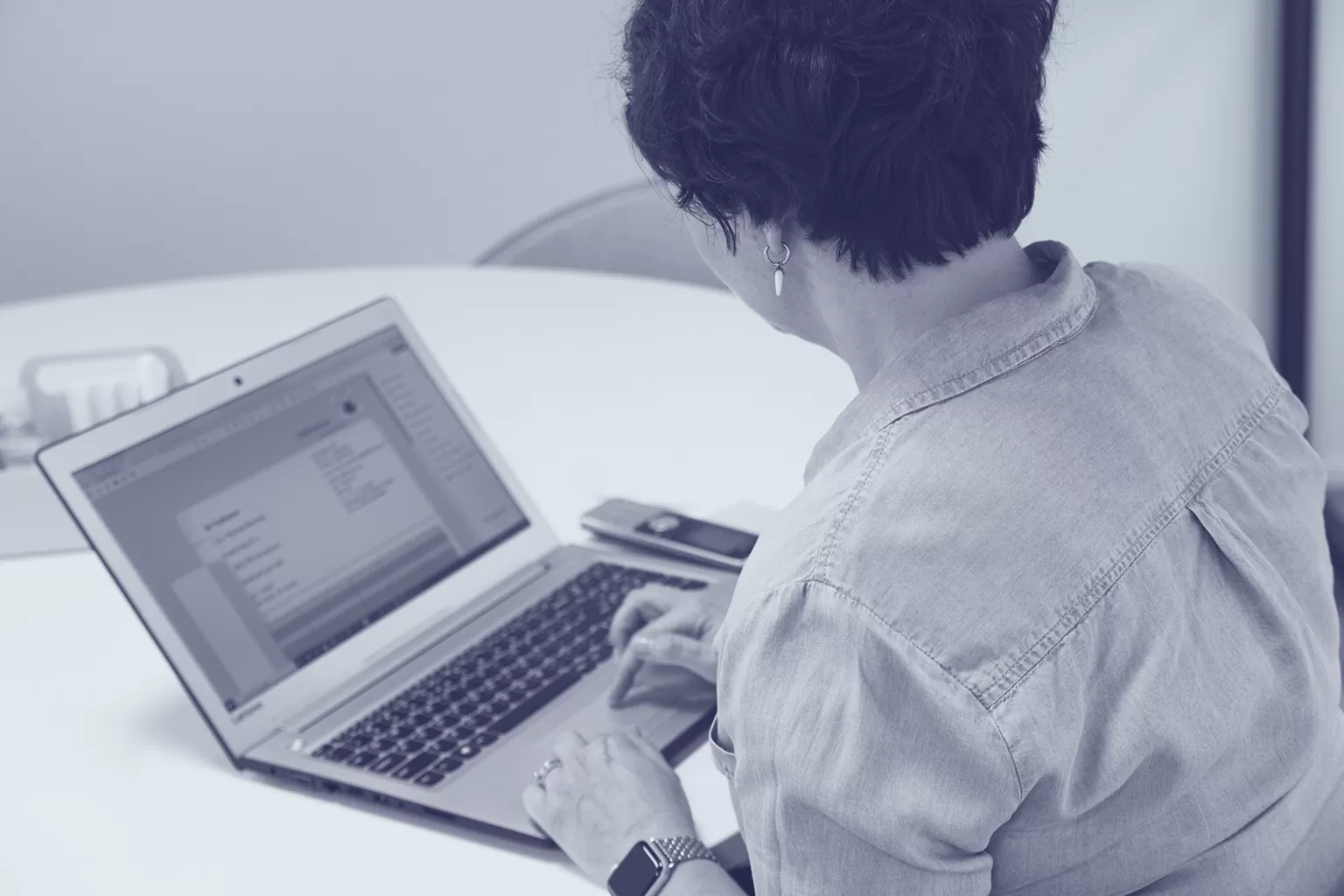 Taaltrainingen anno 2025: fysiek, online of blended?